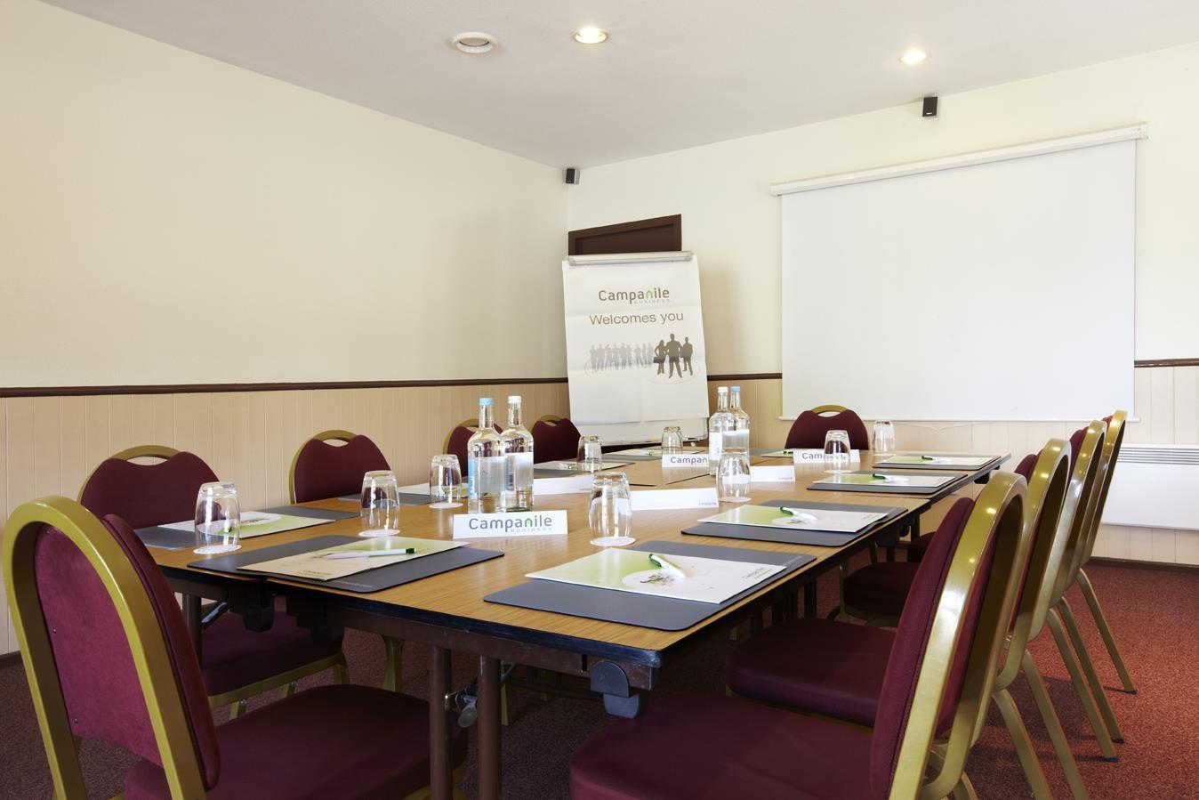 Campanile Hotel Cardiff Esterno foto